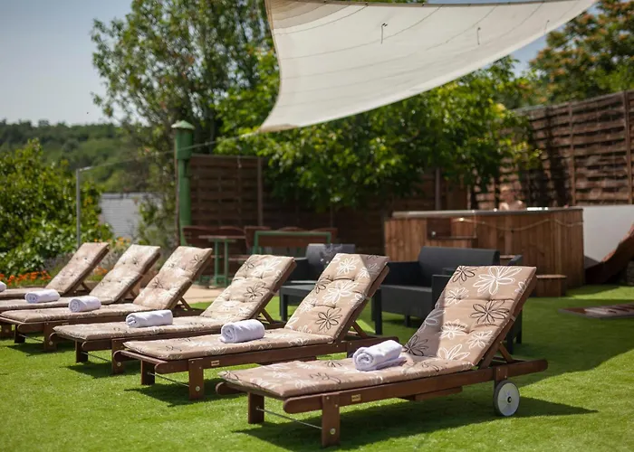 Ferenc Vendeghaz Πανσιόν 4*